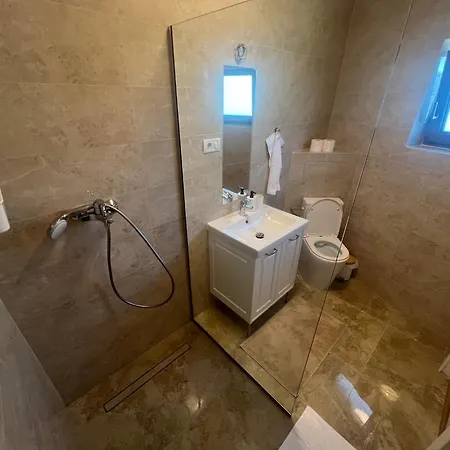 Dubla, Lidia Ii Homestay